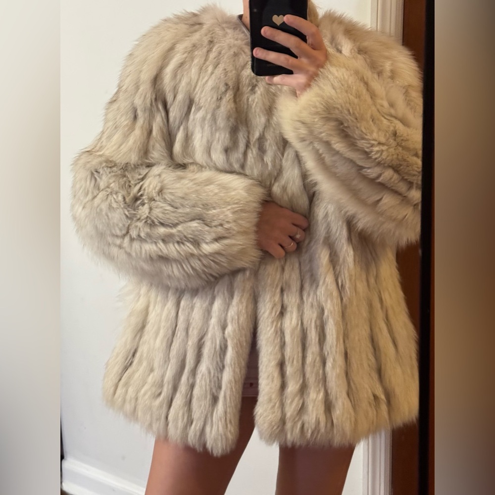 Bermans Saga Fox Luxurious Cream blue Fox Fur Coat